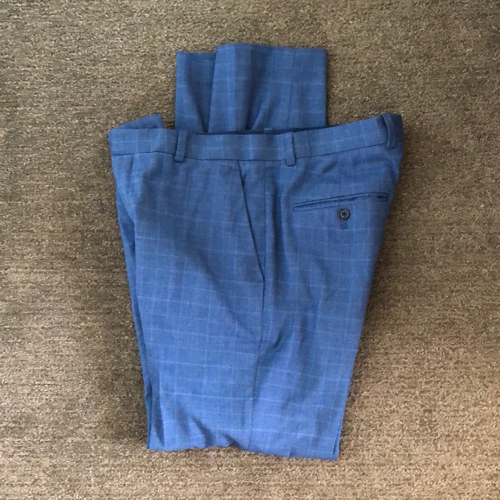 Mens perry Ellis dress pants in great condition slim fit 31x30